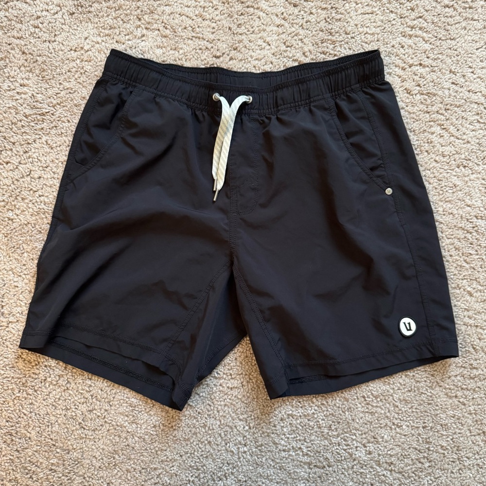 Vuori Black Athletic Shorts Men’s Large 7” Inseam